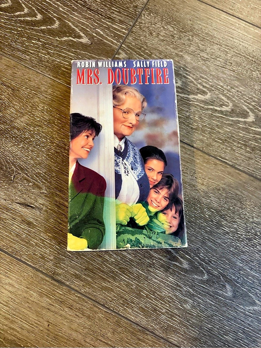 VHS Mrs. Doubtfire Tape Robin Williams Sally Field